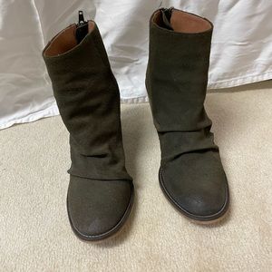 Rebels made in Portugal. Suede Olive leather wedges. Size 39.